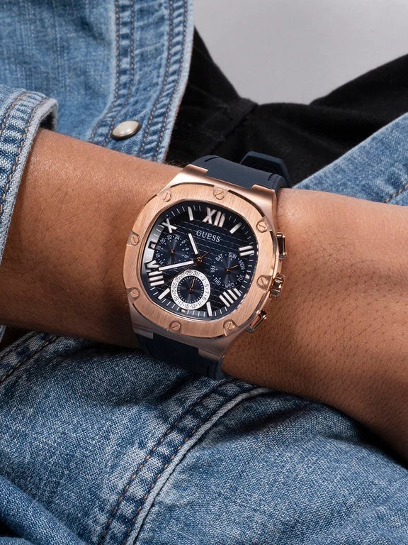 GUESS Mens Burgundy  GW0571G2