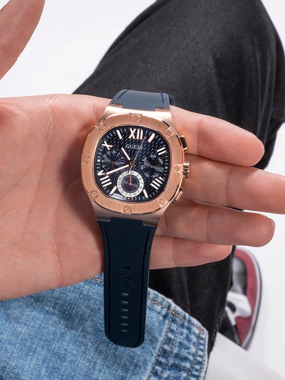 GUESS Mens Burgundy  GW0571G2